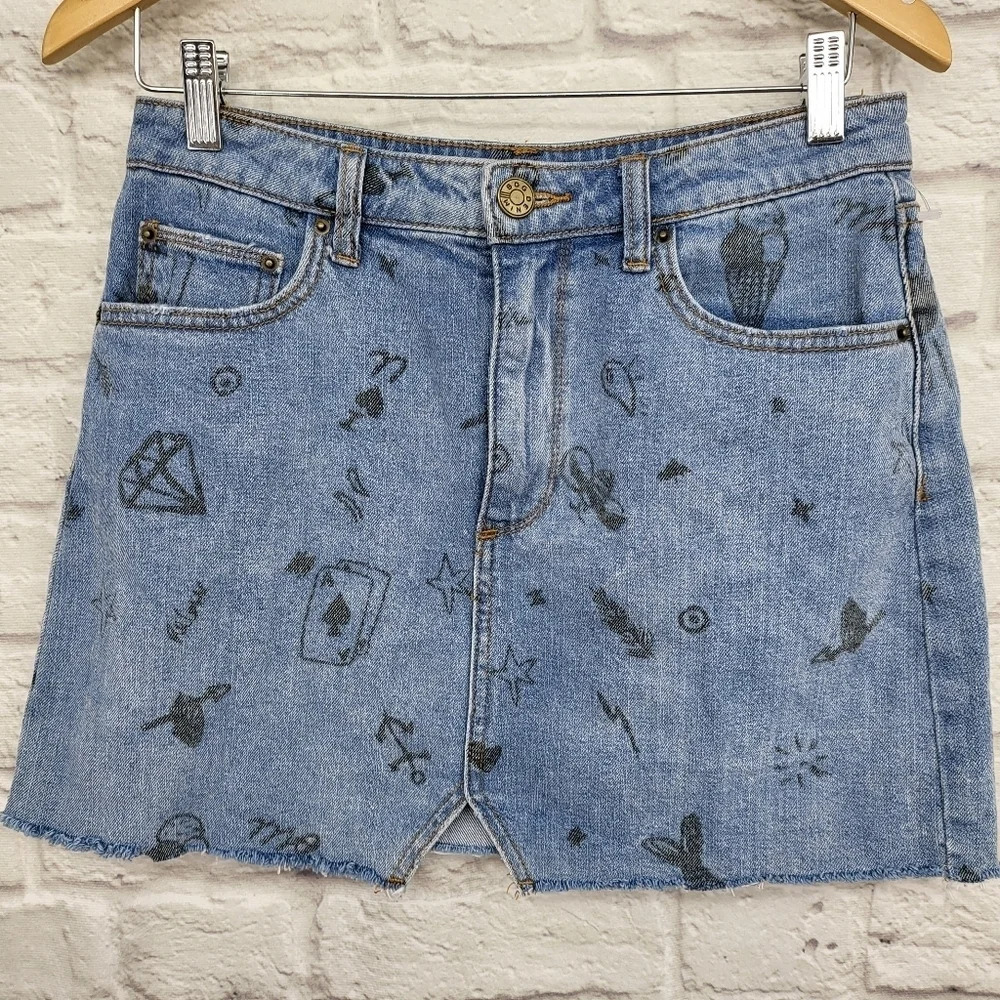 BDG Urban Outfitters Notched Graffiti Denim Mini Skirt Sz M - Picture 2 of 14